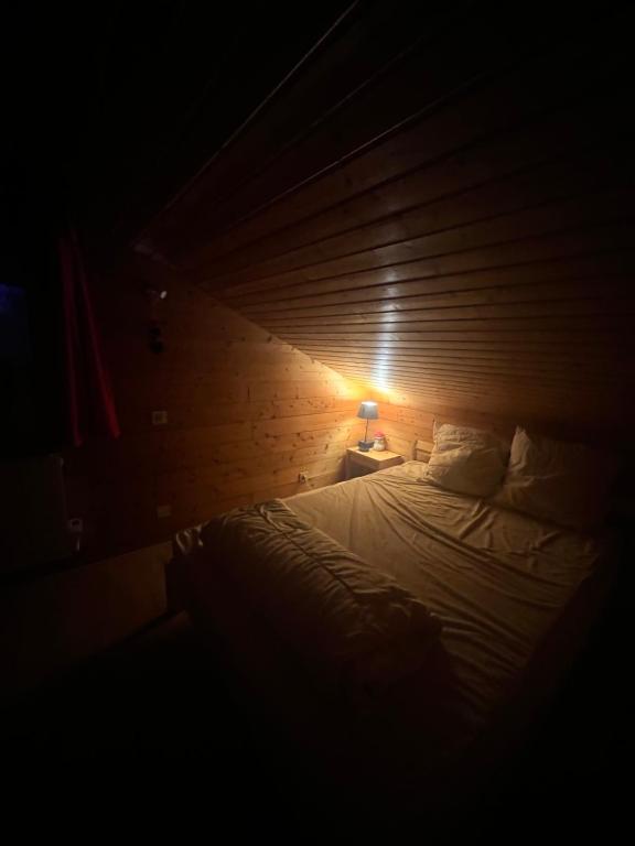 Postel nebo postele na pokoji v ubytování Chalet des 2 lacs