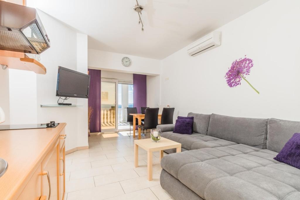 Televízia a/alebo spoločenská miestnosť v ubytovaní Apartment in Crikvenica with sea view, terrace, air conditioning, WiFi 3492-5