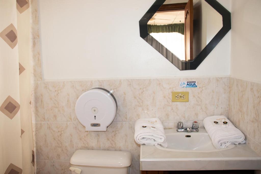 Koupelna v ubytování Hotel Colonial