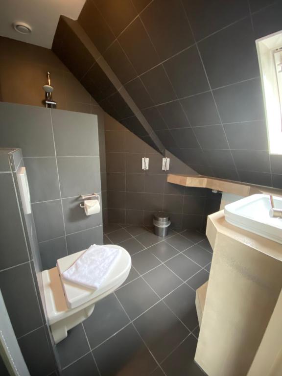 Koupelna v ubytování Hotel Buren