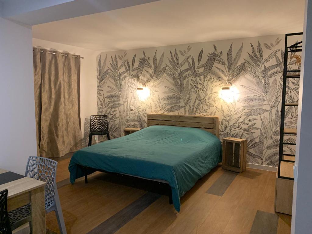 Кровать или кровати в номере L'étape de Marcel - Aymé