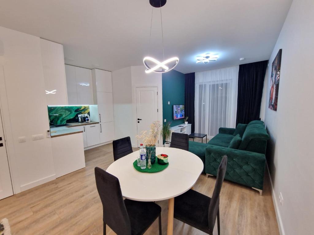 Svetainės erdvė apgyvendinimo įstaigoje Apartamentai Ragaines self chec-in free parking