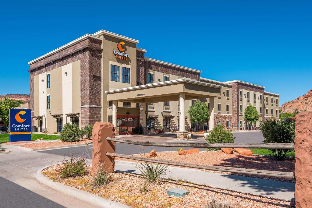 a rendering of the front of a building at Comfort Suites Kanab National Park Area in Kanab