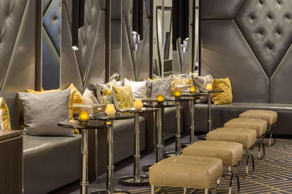 Гостиная зона в Hilton Boston Park Plaza