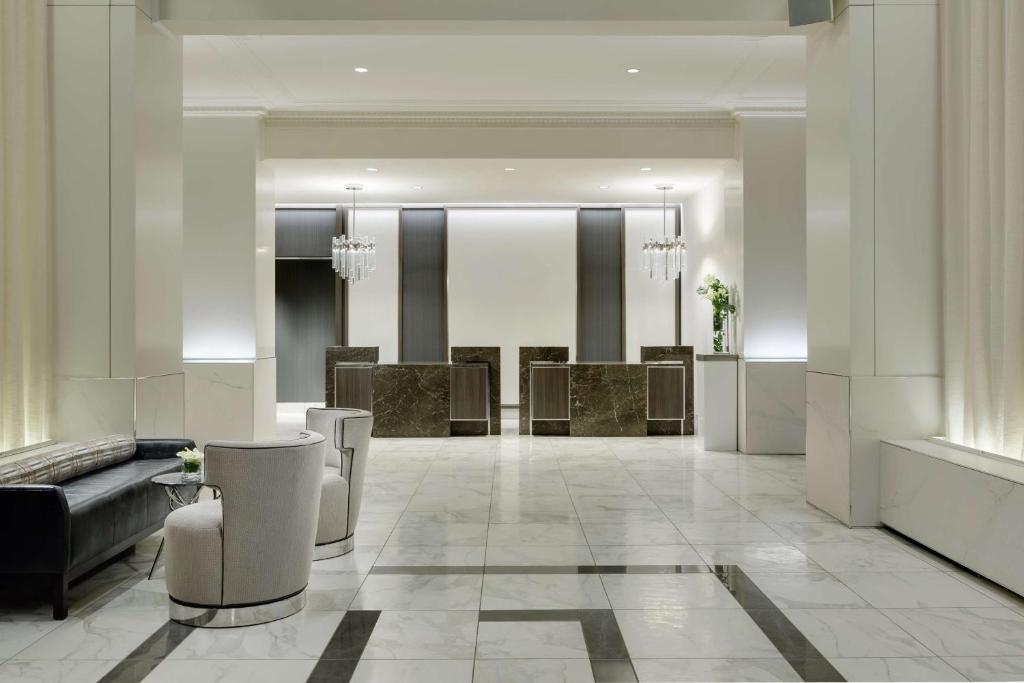 Гостиная зона в Hilton Boston Park Plaza