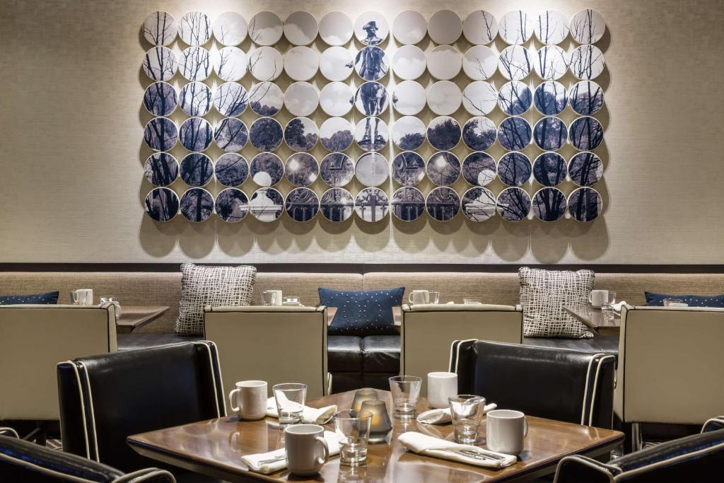 Гостиная зона в Hilton Boston Park Plaza