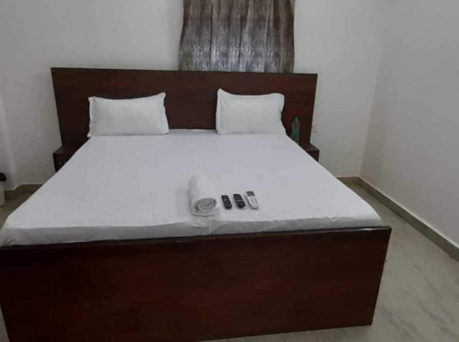 Posteľ alebo postele v izbe v ubytovaní OYO Flagship Hotel Royal King