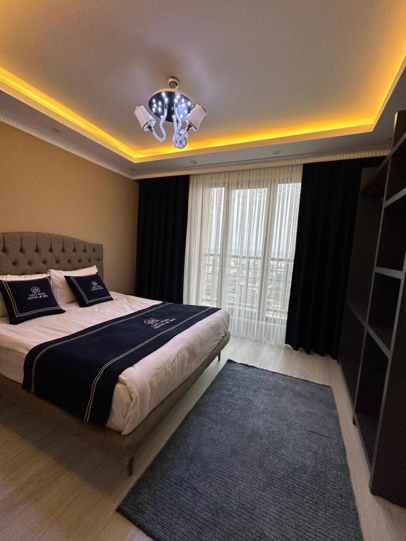 Postel nebo postele na pokoji v ubytování Special House & Private Transportation İstanbul Airport-By Loft