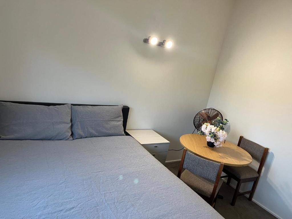 Postel nebo postele na pokoji v ubytování Hillcrest Homestay, NorthShore, Auckland