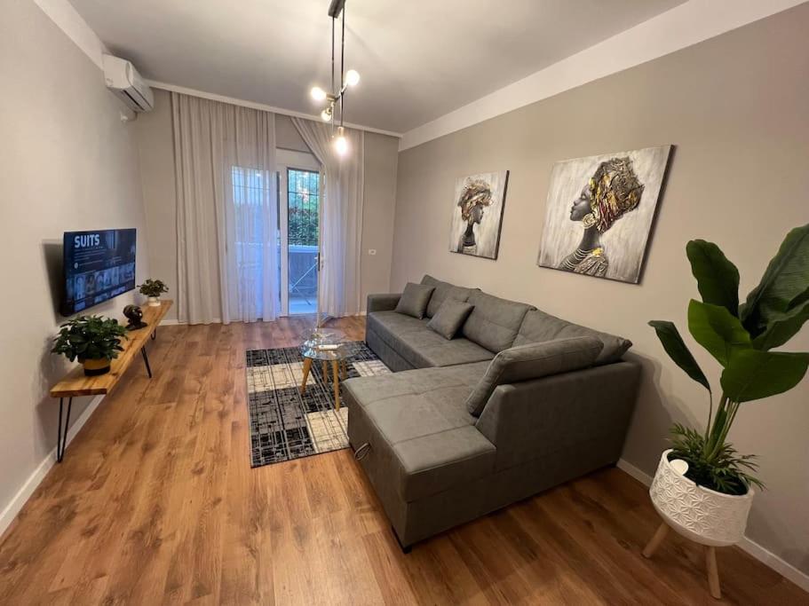 Tirana Deluxe Apartment w/ self Check-In 24hr! - Image 1