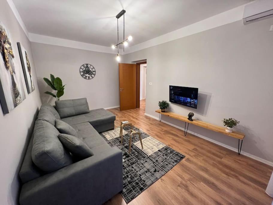 Tirana Deluxe Apartment w/ self Check-In 24hr! - Image 5