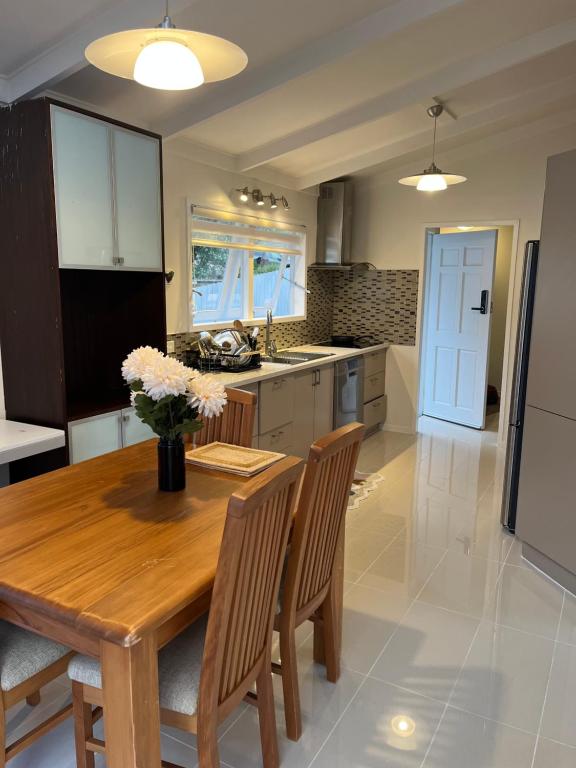 Kuchyň nebo kuchyňský kout v ubytování Hillcrest Homestay, NorthShore, Auckland