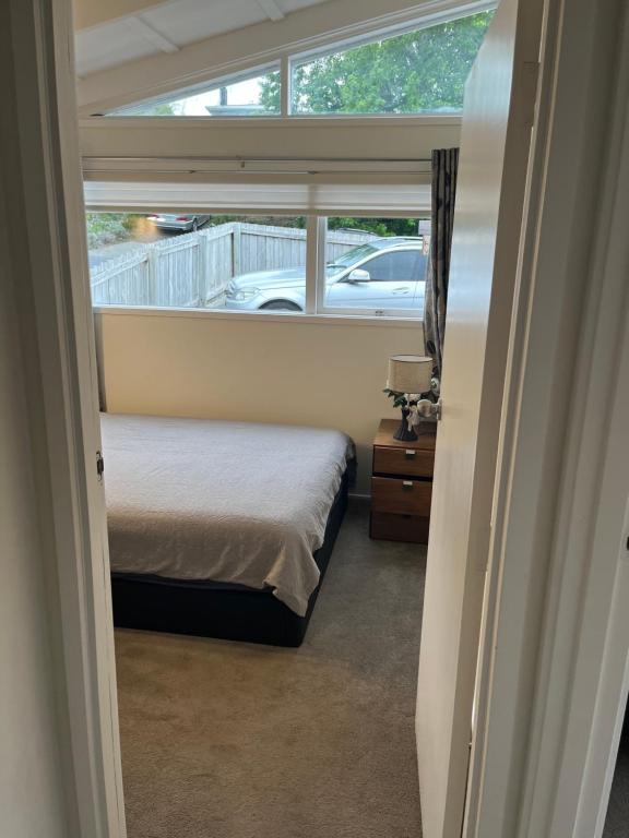 Postel nebo postele na pokoji v ubytování Hillcrest Homestay, NorthShore, Auckland
