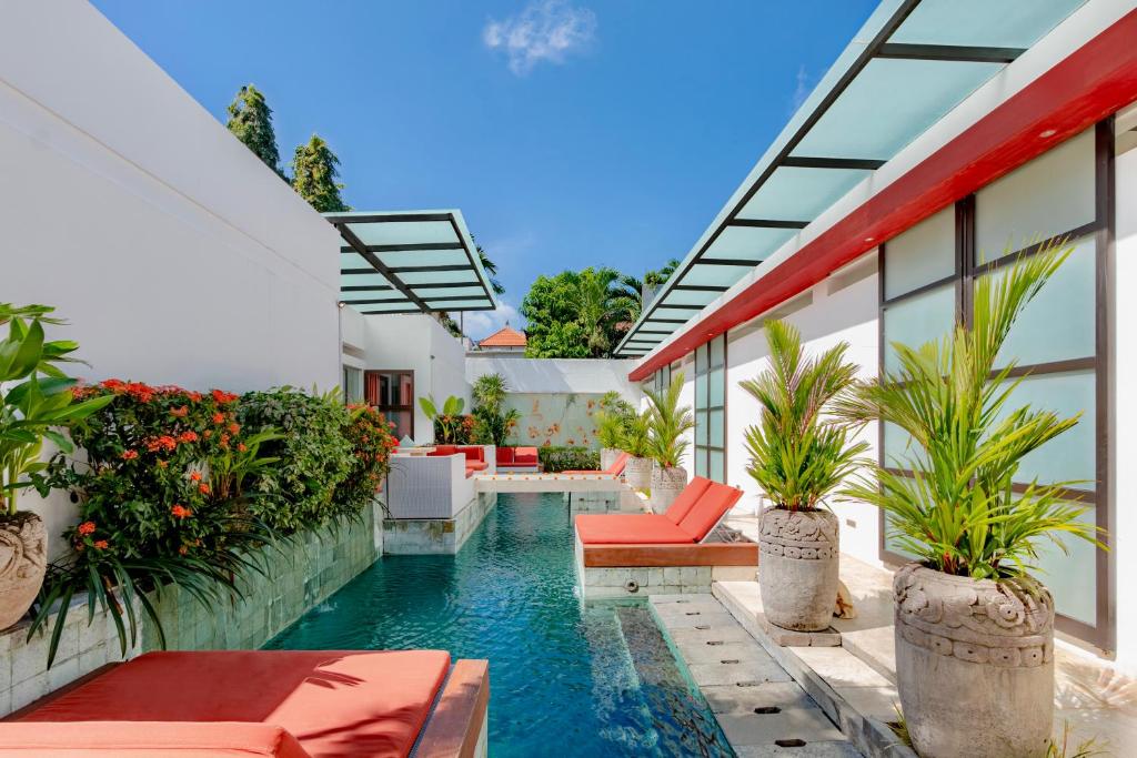 a swimming pool in the middle of a house at Bali Ginger Suites & Villa in Seminyak