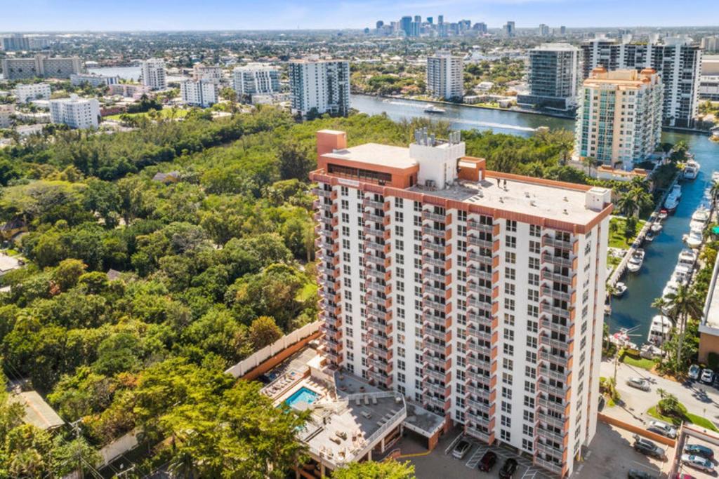 an aerial view of a tall building in a city at Fort Lauderdale Beach Resort by Vacatia in Fort Lauderdale