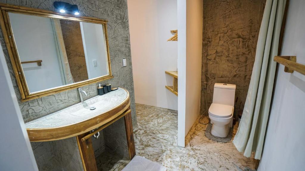 Koupelna v ubytování Serenity Hotel