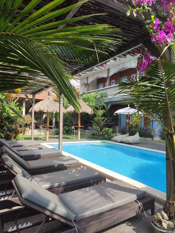 D Anyar Stay and Surf - 11