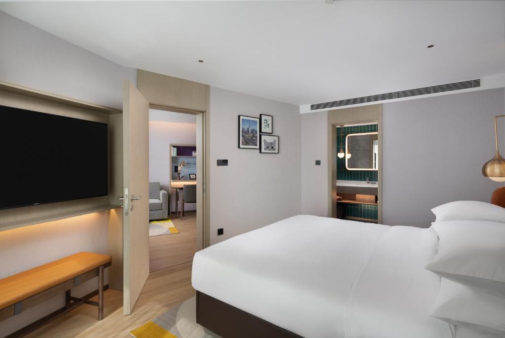Postel nebo postele na pokoji v ubytování Home2 Suites by Hilton Beijing West Station