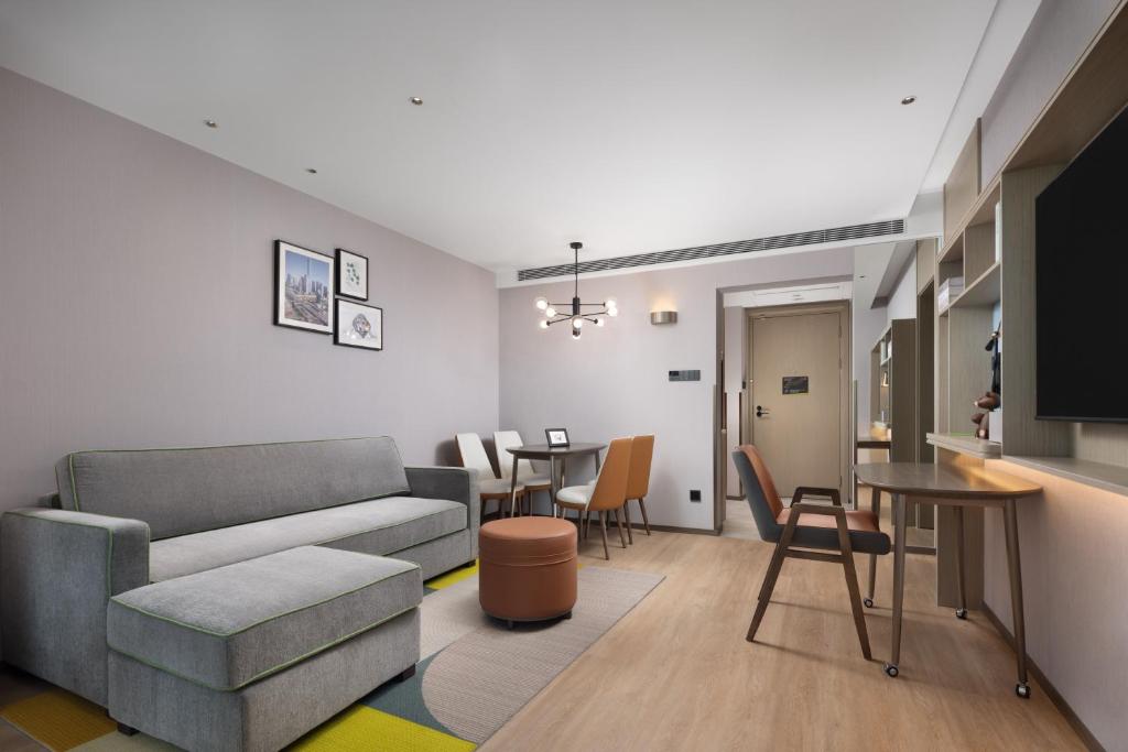 Posezení v ubytování Home2 Suites by Hilton Beijing West Station