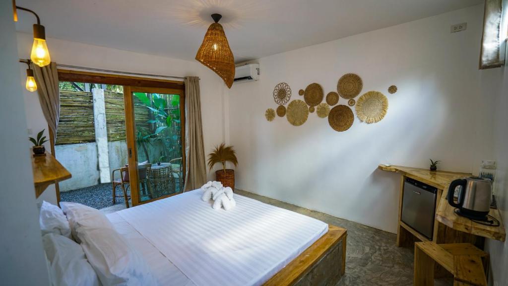 Postel nebo postele na pokoji v ubytování Serenity Hotel