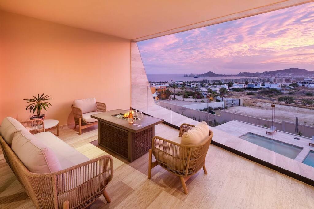 een woonkamer met een groot raam met uitzicht bij Luxurious Ocean View Apartment in Cabo San Lucas