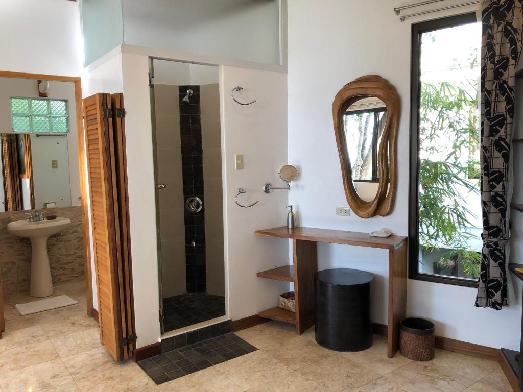 Koupelna v ubytování Argonauta Boracay Apartment Suites and Villas