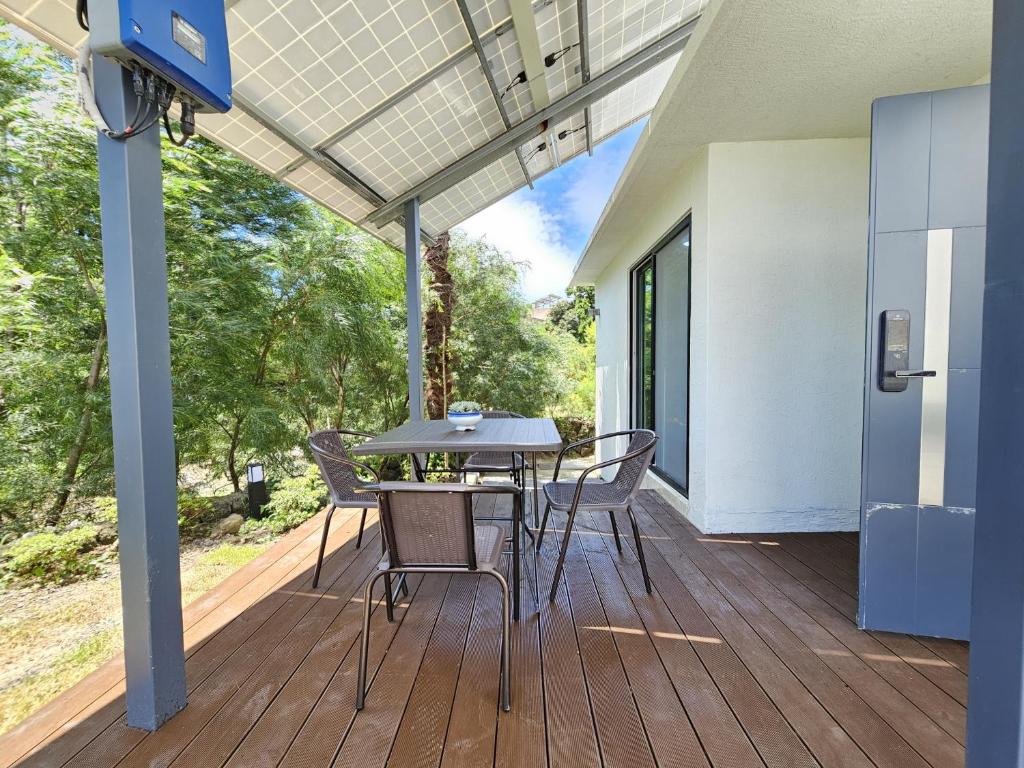 Balkón nebo terasa v ubytování Baerongnamu Private Stay