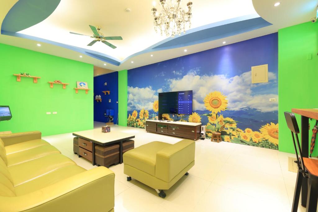 TV a/nebo společenská místnost v ubytování Sunshine B&B