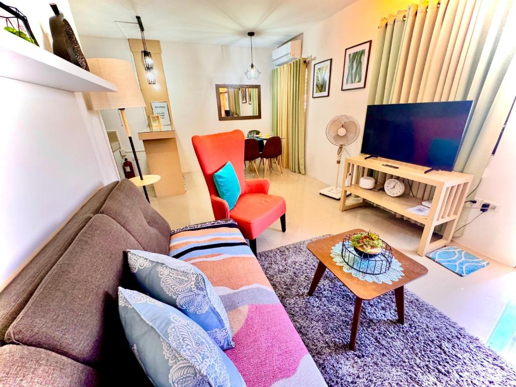 TV a/nebo společenská místnost v ubytování Fully Furnished Apartment with Netflix and Wifi