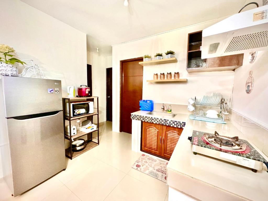 Kuchyň nebo kuchyňský kout v ubytování Fully Furnished Apartment with Netflix and Wifi
