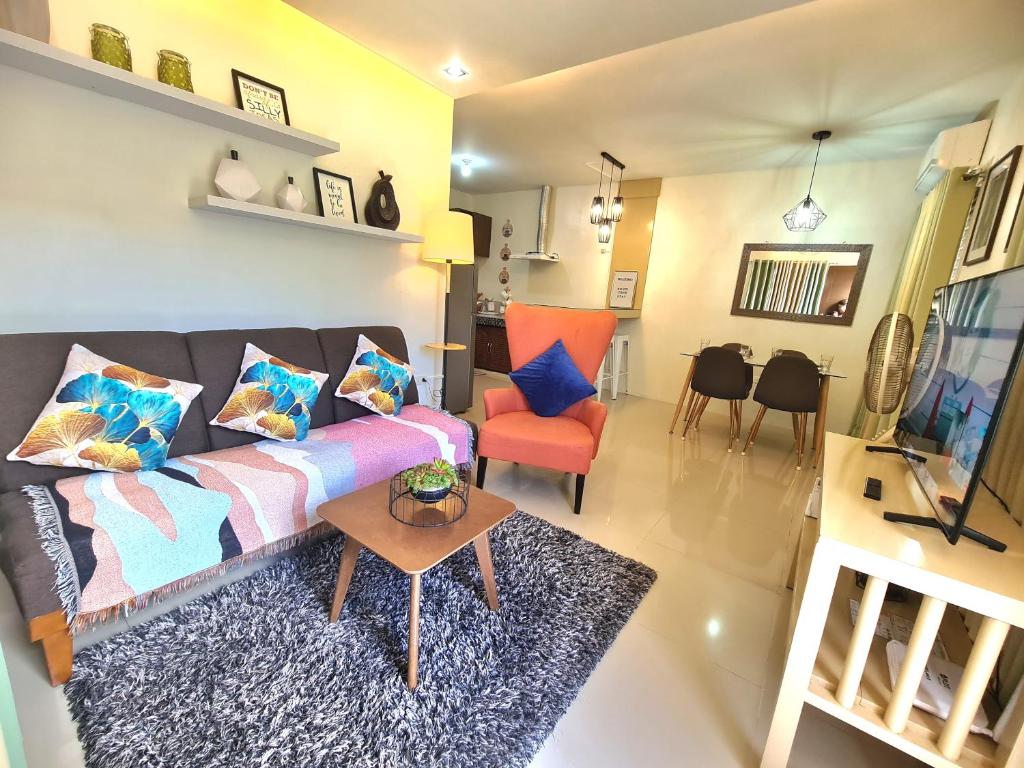 TV a/nebo společenská místnost v ubytování Fully Furnished Apartment with Netflix and Wifi
