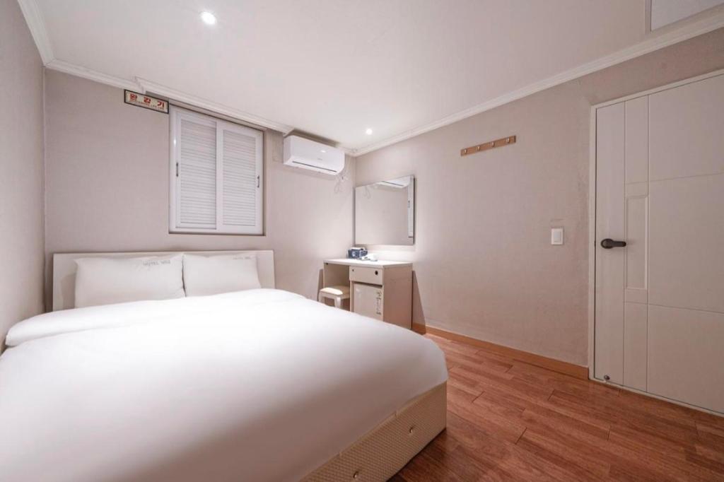 Postel nebo postele na pokoji v ubytování HOTEL mini