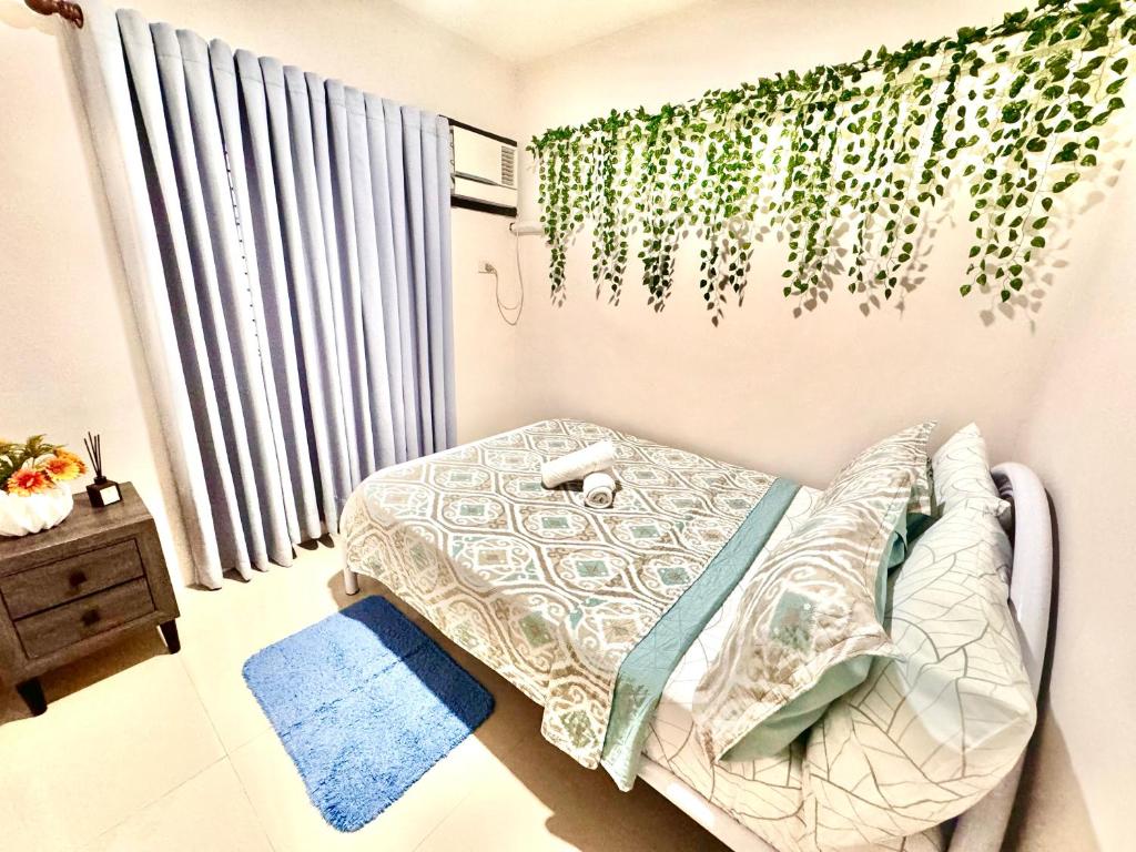 Postel nebo postele na pokoji v ubytování SCJ 1 Fully Furnished Home near SM Batangas