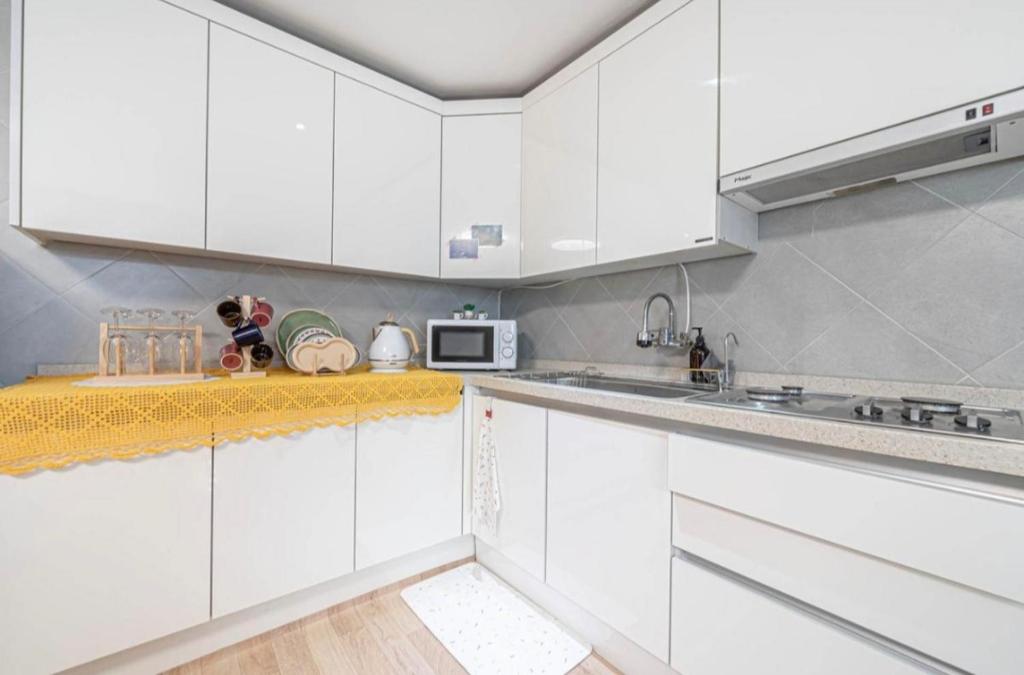 Kuchyň nebo kuchyňský kout v ubytování HOTEL mini