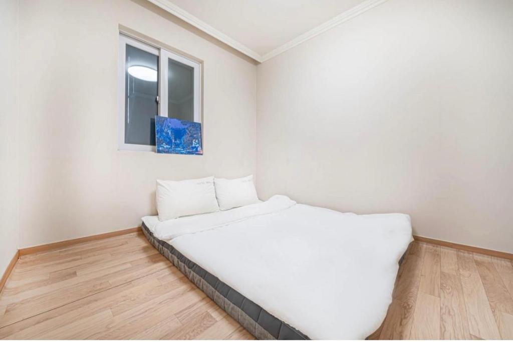 Postel nebo postele na pokoji v ubytování HOTEL mini