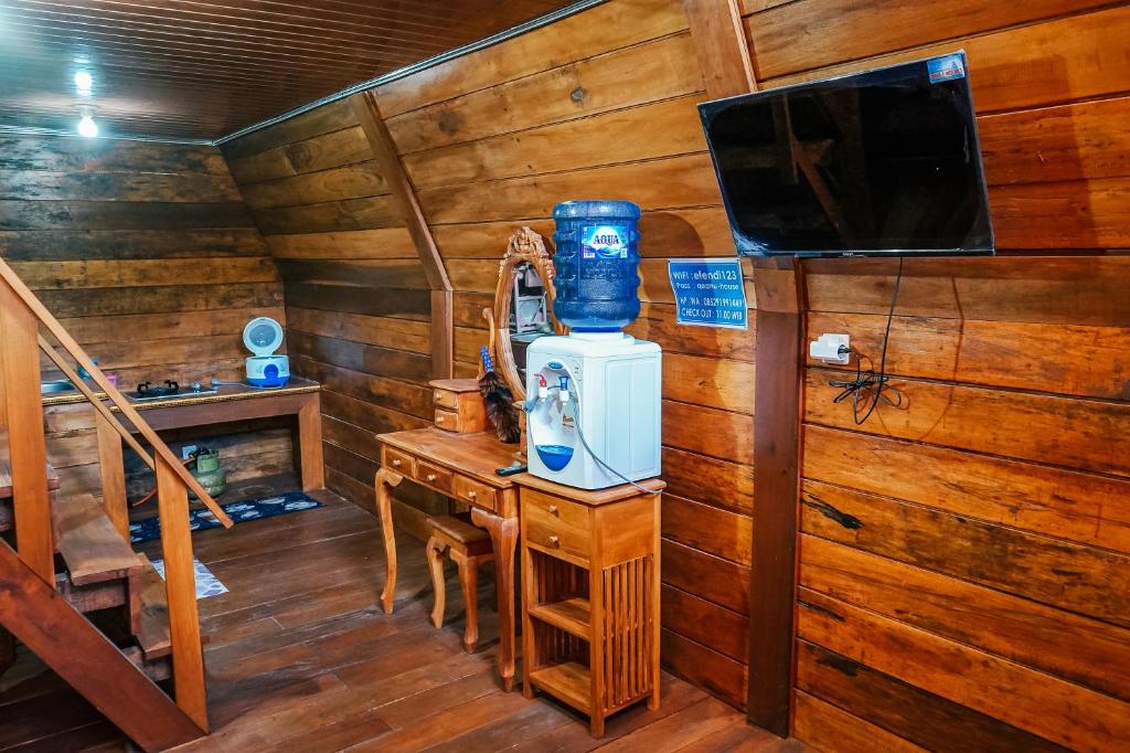 TV a/nebo společenská místnost v ubytování Golden Orchid Villa