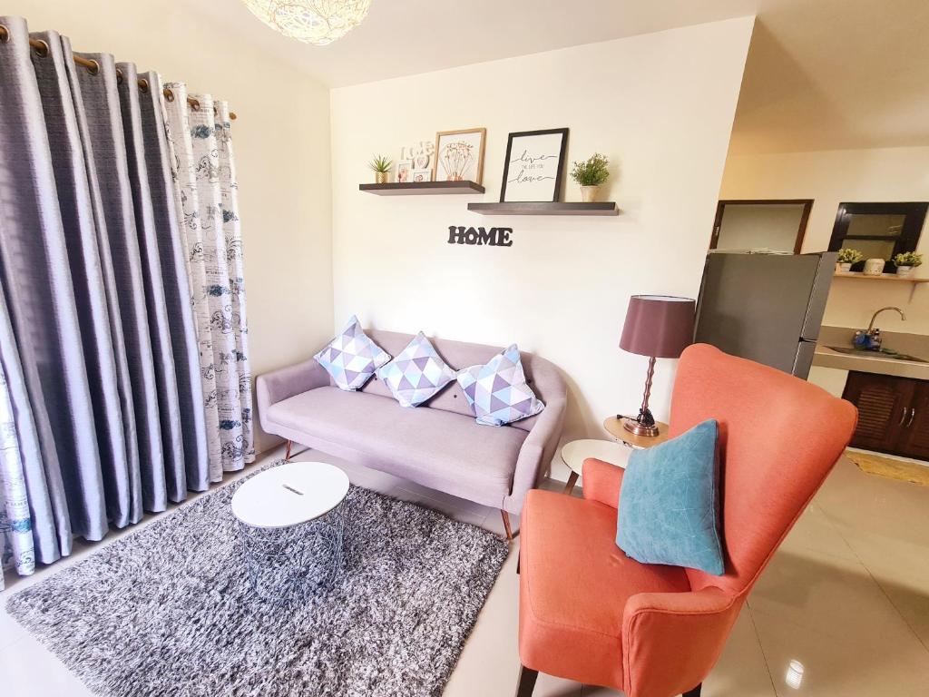 Posezení v ubytování SCJ 1 Fully Furnished Home near SM Batangas
