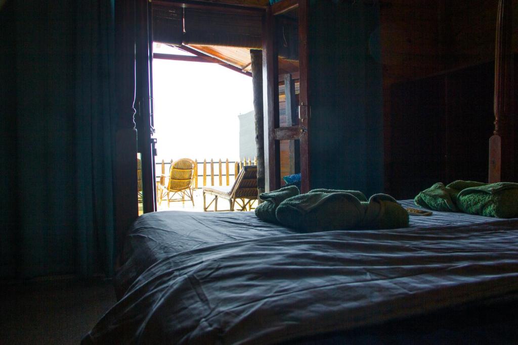 Una cama o camas en una habitación de O3 Beach Resort