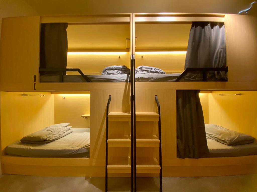 Postel nebo postele na pokoji v ubytování Pomelo Hostel Xingping