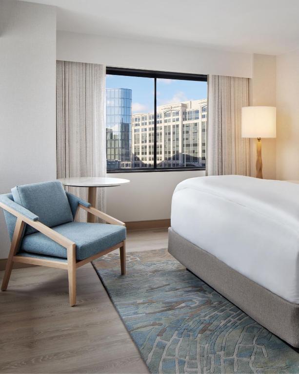 Postel nebo postele na pokoji v ubytování The Westin DC Downtown