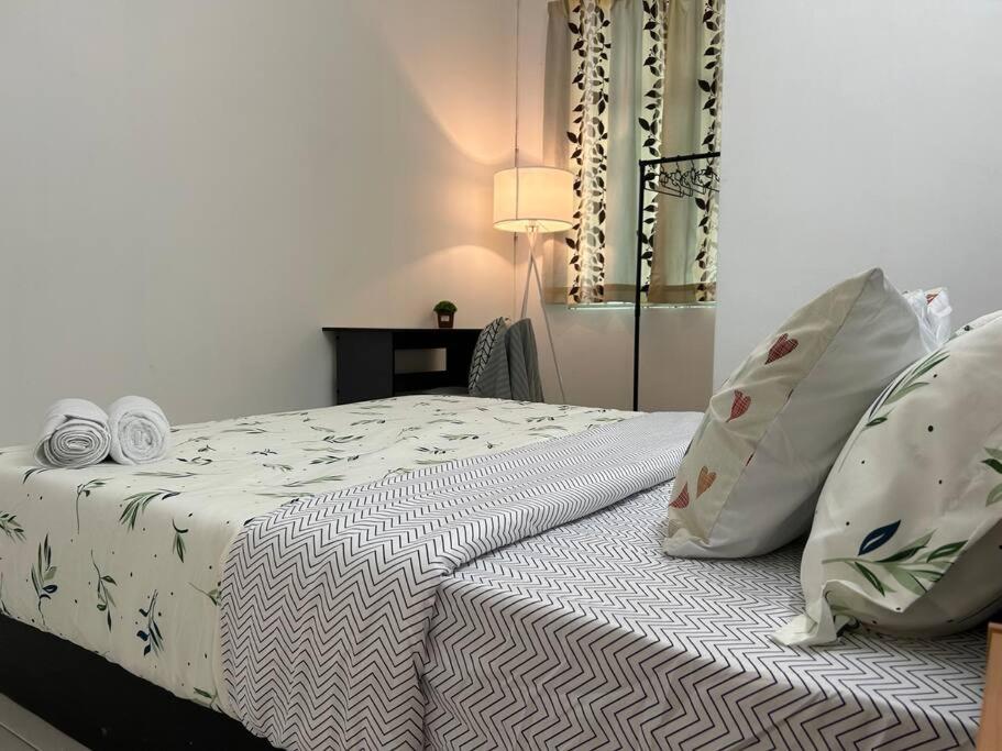 Voodi või voodid majutusasutuse Cendana House@Juru/Autocity/Bkt Minyak/Batu Kwan/IKEA toas