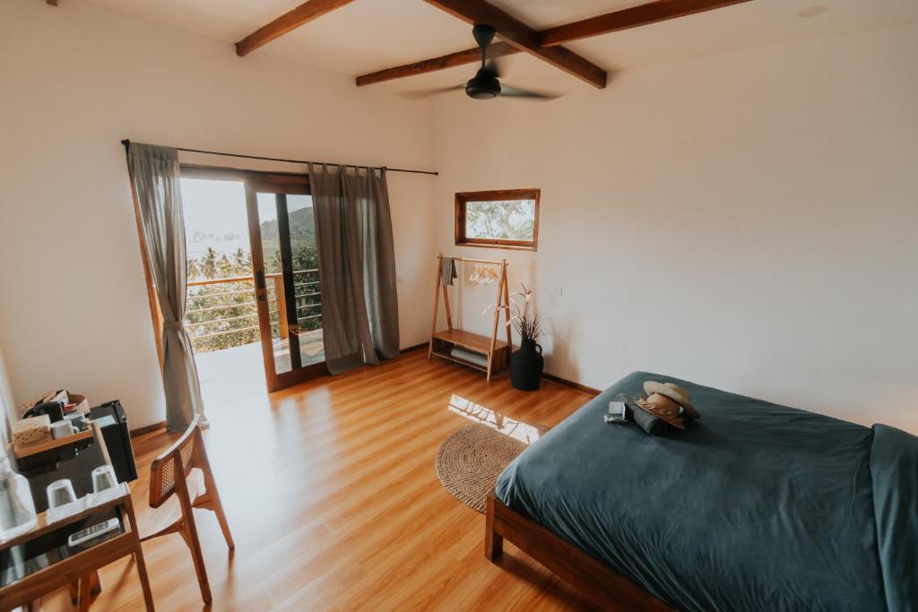 Posezení v ubytování Disini Lombok ECO Sky House with Sea view