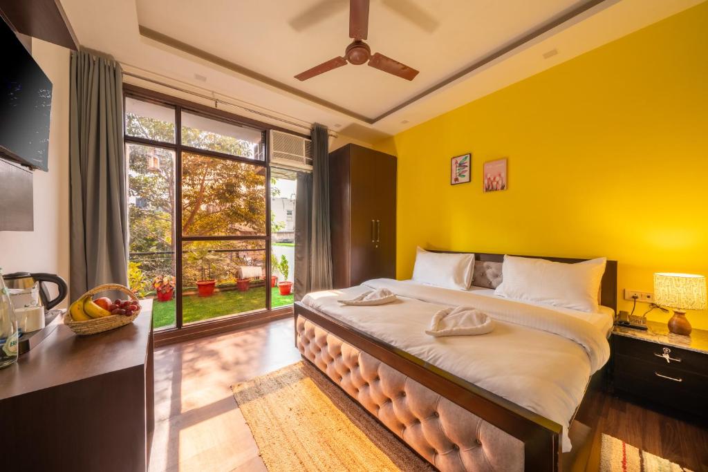 Lime Boutique B&B GK-1 at Kailash Colony Metro , Greater Kailash near Eros Hotel Nehru Place - King Room With Balcony