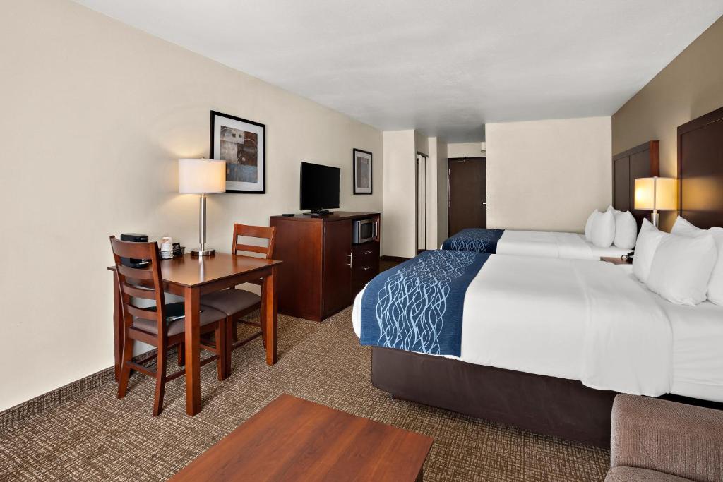 Comfort Inn Lacey - Olympia - Queen Suite With Two Queen Beds And Sofa-Bed