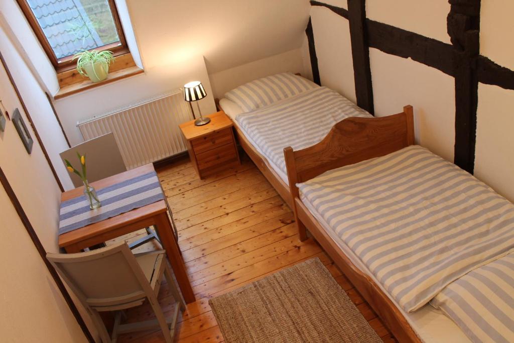 Postel nebo postele na pokoji v ubytování Das Abendrote Haus