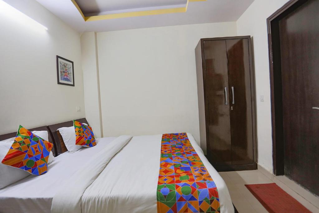 A bed or beds in a room at THE EDEN HOTEL Near Okhla