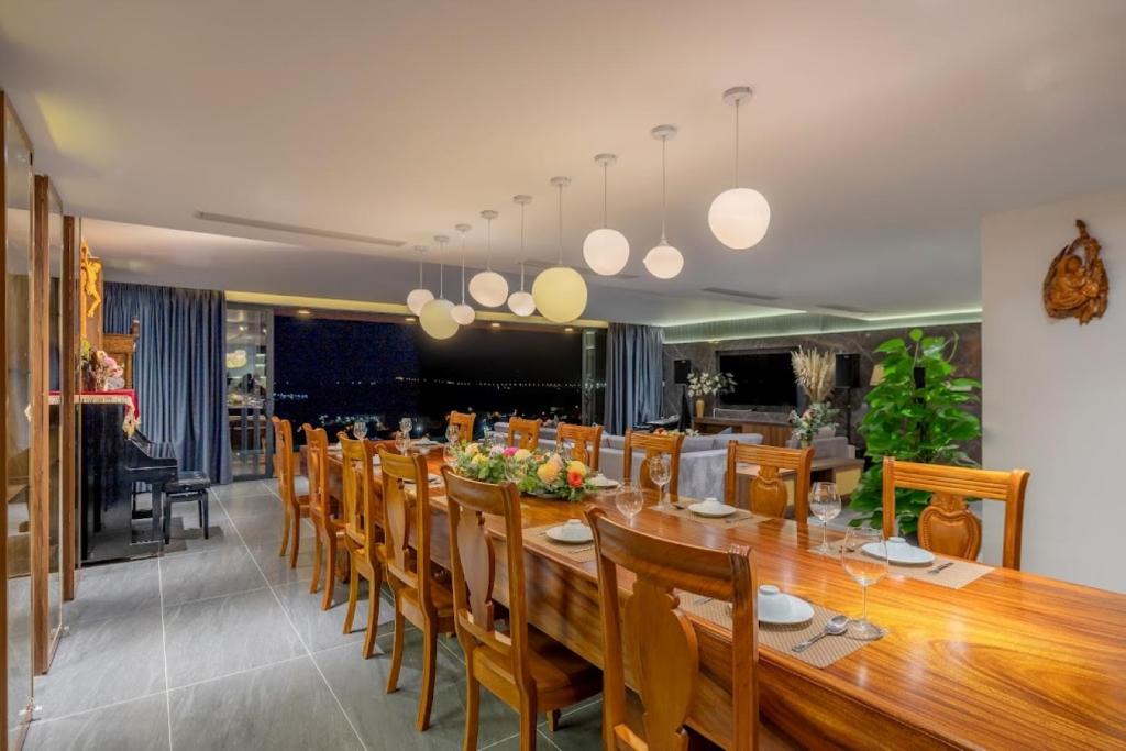 Lịch Phòng Trống Giá Gốc Của Villa Nha Trang Oceanfront Anh Nguyễn Koaniva Mới Nhất 2026