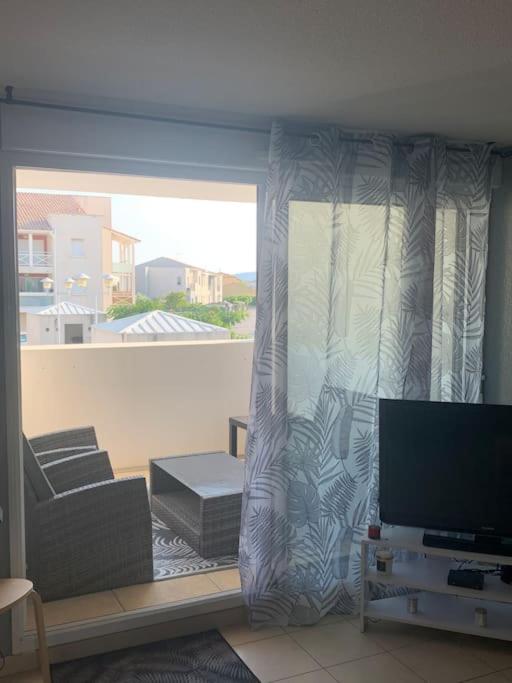 TV a/nebo společenská místnost v ubytování Appartement T2 lumineux