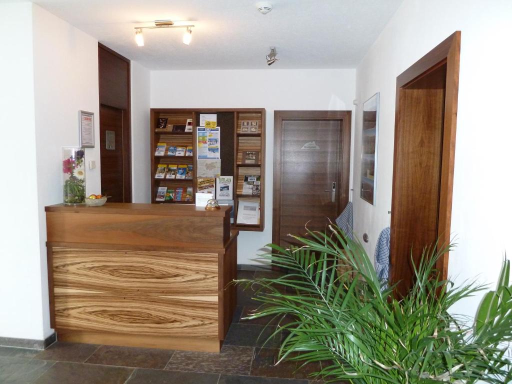 Knihovna v aparthotelu