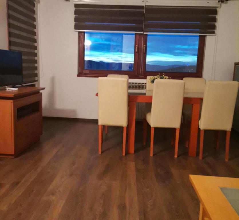 Telewizja i/lub zestaw kina domowego w obiekcie Fiar